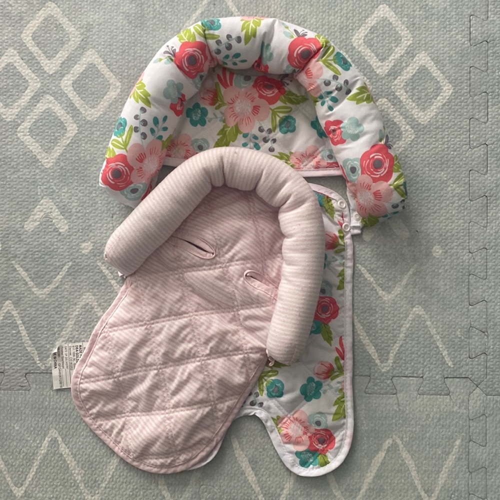 Carseat head support cushion